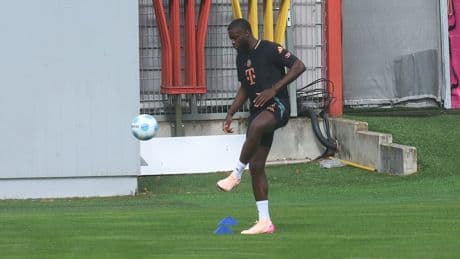 Franzose macht Fortschritte - Bayern-Star Upamecano wieder am Ball!