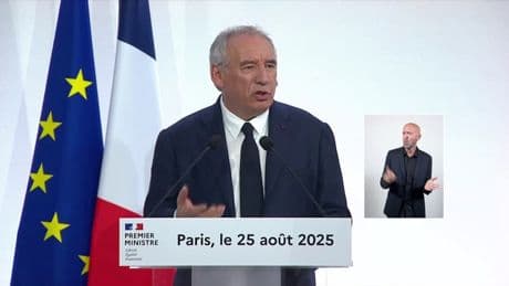 François Bayrou assure que la mesure de suppression de deux jours fériés est "discutable et amendable"