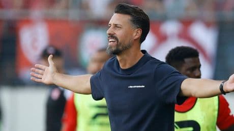 DFB-Pokal: Augsburg siegt bei Wagner-Debüt mit Mühe gegen Halleschen FC