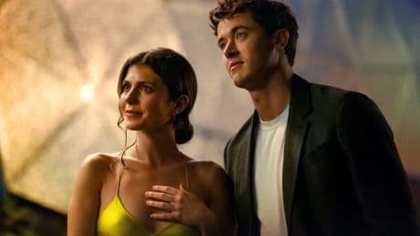 Esta es la comedia romántica que te obsesionará en Netflix en 2026: dos amigos, 10 viajes y un amor que crece