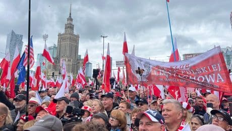 «Chez vous, en France, il est dangereux de sortir à la tombée de la nuit» : en Pologne, les cercles réactionnaires manifestent contre l’immigration