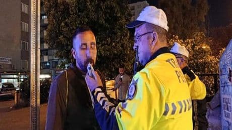Alkollü sürücü, polislere zor anlar yaşattı