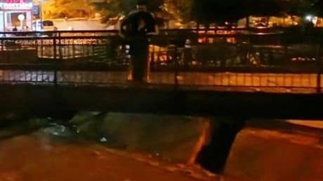 İki sevgilinin yaşadığı olay polisi de bekçiyi de çileden çıkardı