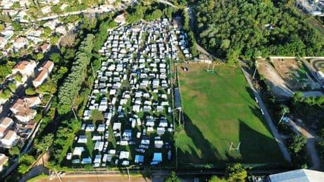 «Il y a presque 200 caravanes» : à Marseille, des terrains de rugby de nouveau occupés par des gens du voyage