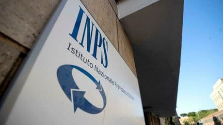 Pensioni, pagamenti dal 2 maggio. Conguaglio detrazioni, aliquote e trattenute Irpef: gli importi (e il calendario del ritiro alle Poste)