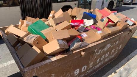 Denuncian el abandono de documentación municipal “sensible” en un contenedor