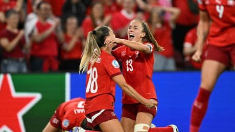 Gastgeber rettet sich ins Viertelfinale - Schweiz-Ekstase in der Nachspielzeit!