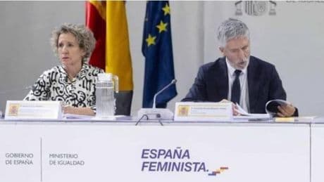 Marlaska cambia de perfil en Interior: antepone la política a la gestión con Aina Calvo, la rival de Armengol en Baleares