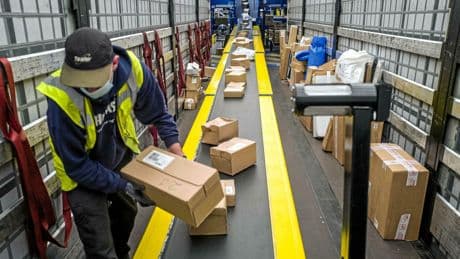 Shein, Temu... Ce que propose le gouvernement pour s’attaquer au tsunami de colis chinois