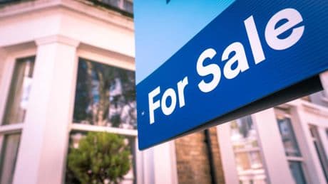 ‘Ideal time’ to be a first-time buyer as properties sell for UNDER the asking price and mortgage rates drop