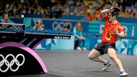 Tischtennis | Superstar in Saarbrücken: Olympiasieger Fan Zhendong schlägt auf