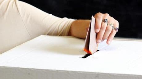 Lavoro, con il “sì” al referendum l’assunzione a tempo va sempre motivata. La scheda grigia