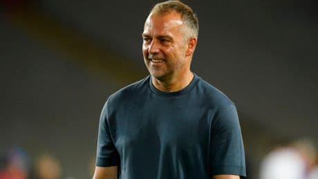 FC Barcelone : après le triplé national, Hansi Flick prolonge son contrat jusqu'en 2027