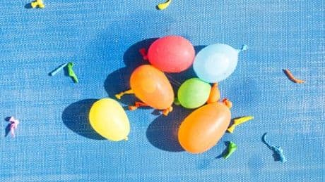 Mit Kindern über den Tod sprechen: Wer tot ist, kann nicht Lego spielen