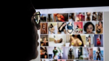 Los hombres que venden a sus mujeres: “¿Qué le harías?”