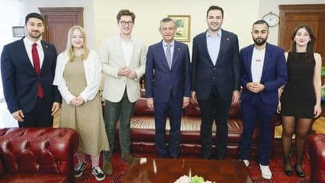 Özel’den deprem tepkisi: Yaşananlar kendi eserleri