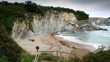 Greenpeace vaticina la desaparición de playas y acusa al Gobierno vasco de «mirar a otro lado» ante los efectos del cambio climático