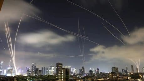 El Gobierno prevé sacar este viernes a turistas españoles de Israel y traerlos en un avión militar