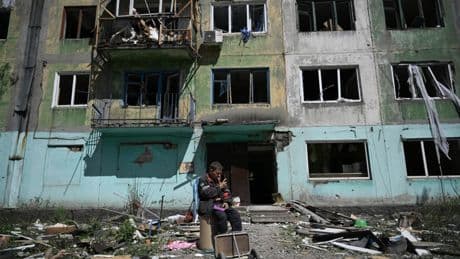 Guerre en Ukraine : sur le front du Donbass, l’alliance vitale entre civils et militaires pour résister aux assauts russes