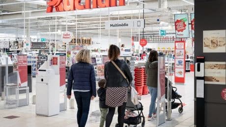Nom, prénom, numéro de téléphone: des "centaines de milliers" de données de clients d'Auchan ont été piratées