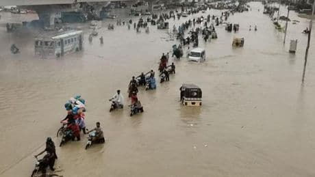 Pakistan'da Muson yağmurları doğal afete dönüştü: 72 kişi hayatını kaybetti