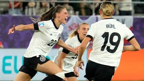 Im deutschen EM-Hotel - Geheime Titel-Motivation von DFB-Legenden