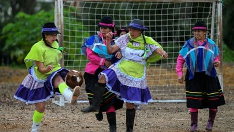En Colombie, quand les agricultrices célèbrent le football féminin de manière traditionnelle