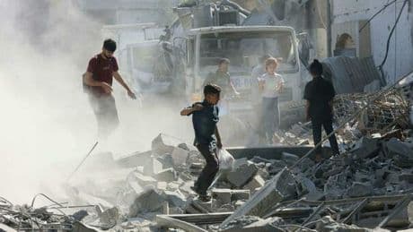 Gaza, l'inferno dei bambini e la piaga della malnutrizione. «In sessantamila rischiano di morire»