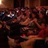 Stricken mit Bridget Jones: Berliner Unternehmen feiert Häkelparty in der Astor Film Lounge