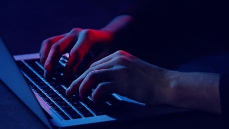 Des journaux français obtiennent le blocage d’un site utilisant l’IA pour piller leurs articles
