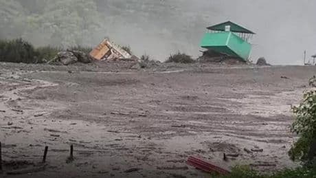 Hindistan'da heyelan felaketi! Onlarca kişi kayıp