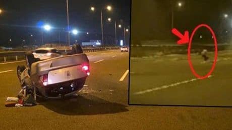 Dehşet anları! Küçük çocuk taklalar atan otomobilden yola savruldu