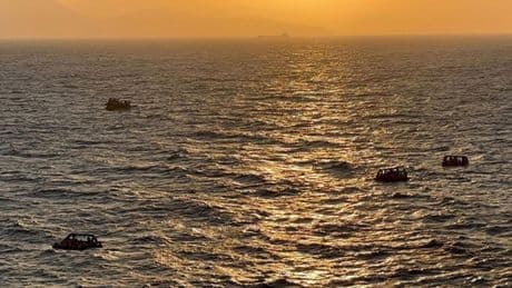 Yunanistan unsurlarınca Türk karasularına geri itilen 20'si çocuk 86 kaçak göçmen kurtarıldı