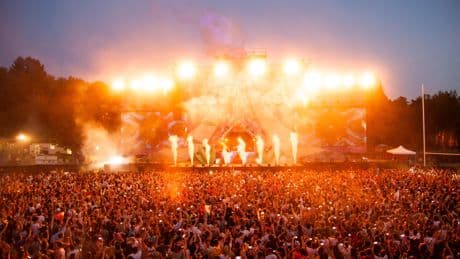 «Chaque ligne de ressources compte» : les festivals de musique pieds et poings liés au financement des sponsors pour survivre
