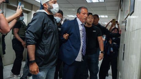New York City Mayoral Candidate Brad Lander Arrested at Immigration Courthouse