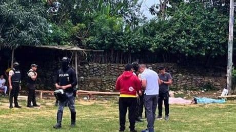 EKVADOR'DA FUTBOL MAÇINDA SİLAHLI SALDIRI: ŞOKE EDEN GÖRÜNTÜLER: 3 ÖLÜ!