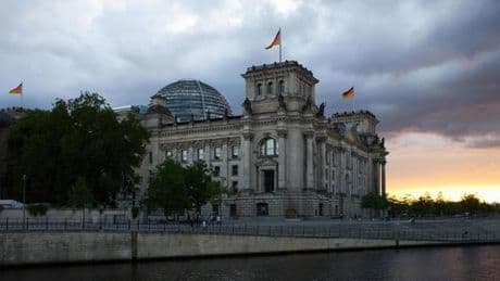 Am Reichstag stinkt‘s gewaltig – Jetzt soll Deo helfen