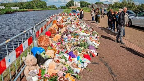 Beveiligingscamera bij gedenkplek in Winschoten: jongens die knuffels voor Jeffrey en Emma stalen, zitten nog vast