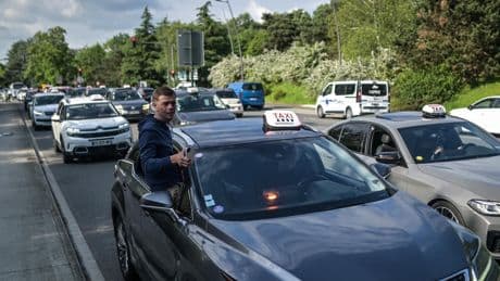 Grève des taxis : la vie difficile des transporteurs de patients en zones rurales