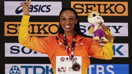 Ana Peleteiro acalla las críticas tras su ausencia en el Europeo: anuncia que está embarazada