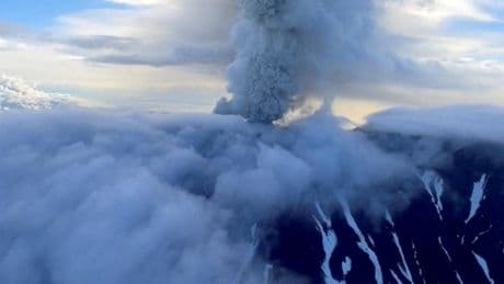 El volcán Krasheninnikov entra en erupción por primera vez en 600 años tras el terremoto de magnitud 8,8 en Rusia