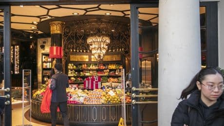 Camarasa quiere traspasar su tienda insignia para saldar las deudas con los acreedores