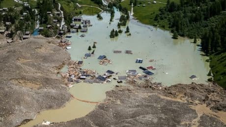 Lage nach Gletscherabbruch in der Schweiz entspannt sich weiter