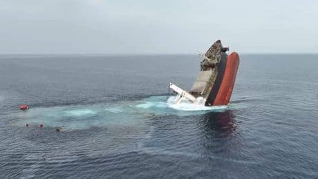 LIVE | Meer opvarenden gered van vrachtschip dat zonk na Houthi-aanval