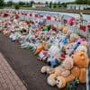 Knuffels gestolen bij gedenkplek Jeffrey en Emma, man (20) aangehouden
