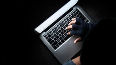 Brescia, apologia del fascismo online nei gruppi White Lives Matters: 21enne arrestato e perquisizioni in tutta Italia