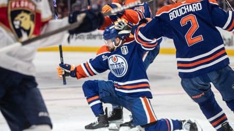Edmonton Oilers trade Viktor Arvidsson to Boston Bruins for draft pick