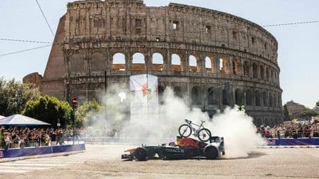 Non solo Formula 1: show Red Bull anche al Giro d'Italia