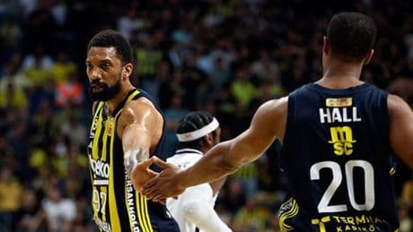 Khem Birch bir sezon daha Fenerbahçe Beko’da