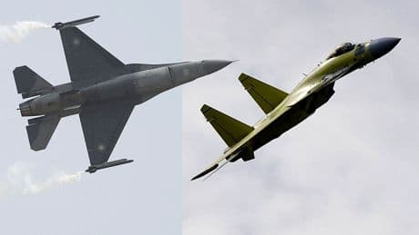 Schlacht gegen westlichen Flieger - Historisch! Putins Mega-Jet verliert Luftkampf